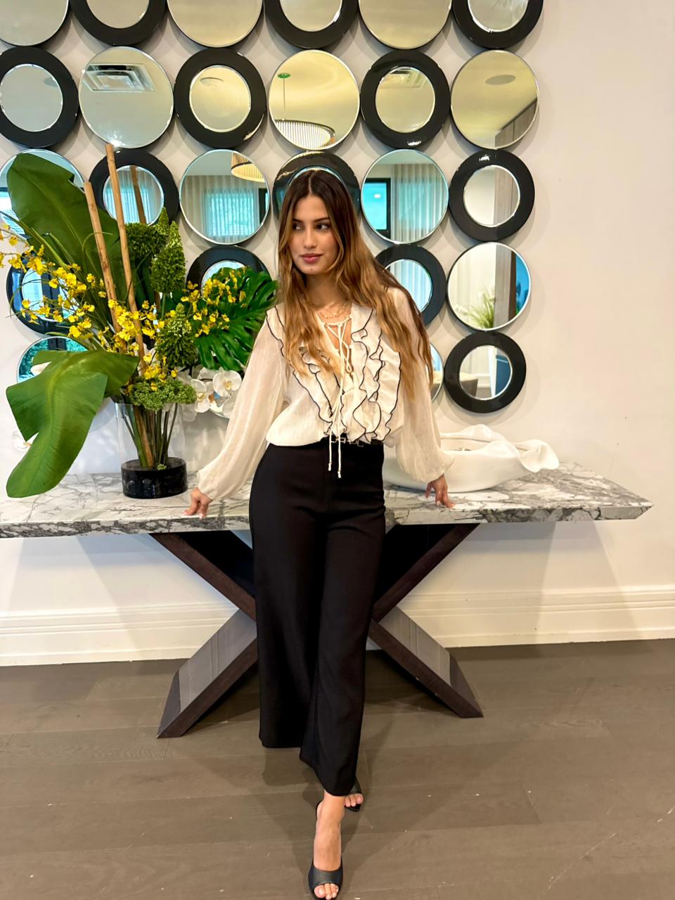 BLUSA MANGA LARGA CON ARANDELAS