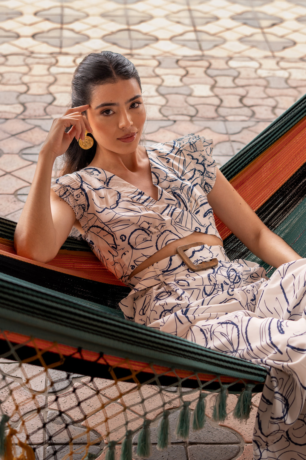 ENTERIZO BLANCO CON ESTAMPADO AZUL