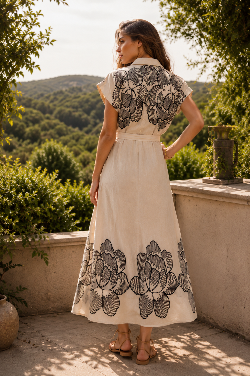 VESTIDO BEIGE CON ESTAMPADO EN HILO