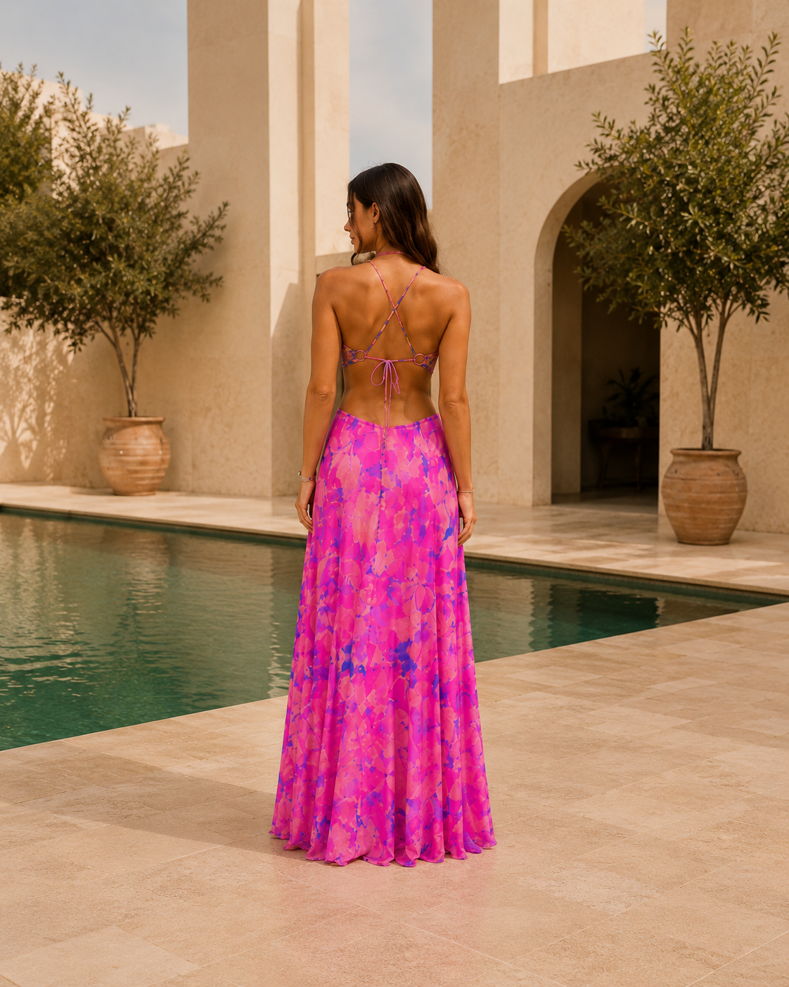 VESTIDO LARGO TROPICAL CON ESCOTE