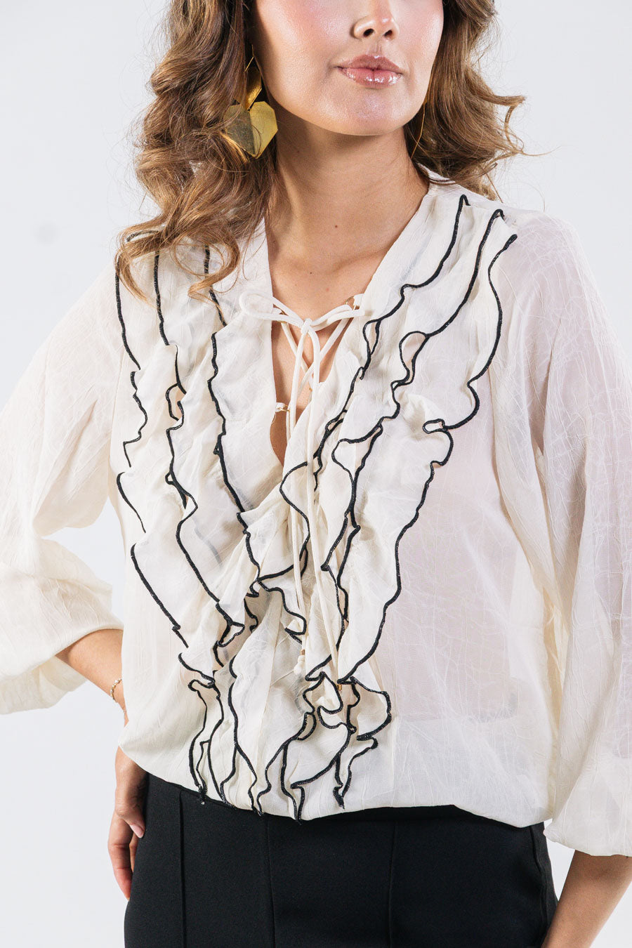 BLUSA MANGA LARGA CON ARANDELAS