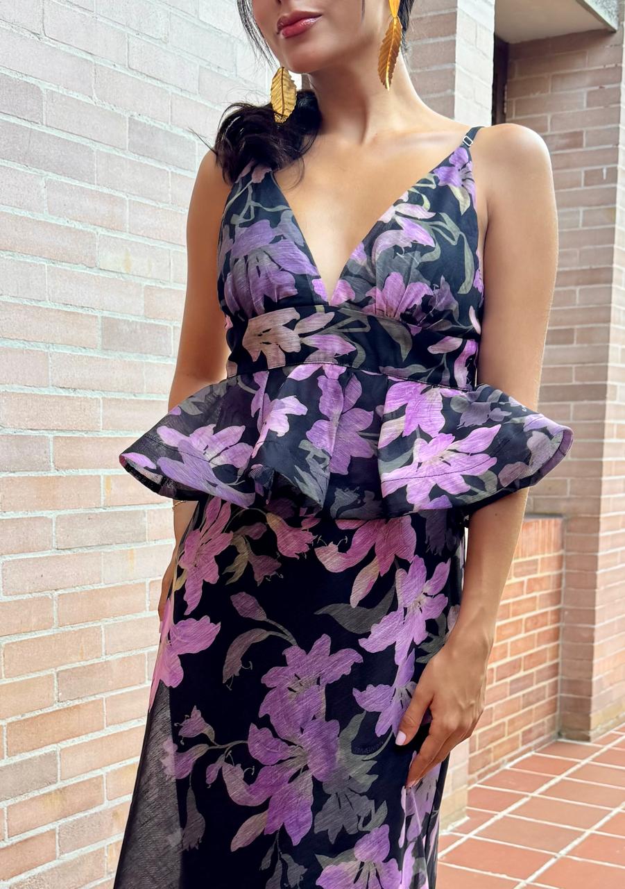 VESTIDO NEGRO CON FLORES MORADAS
